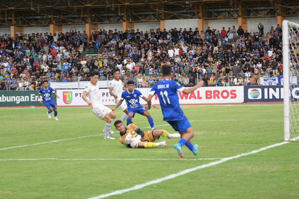 Gol Tunggal Rafael Bawa PSIM Yogyakarta Bungkam PSPS Pekanbaru di Stadion Kaharuddin Nasution