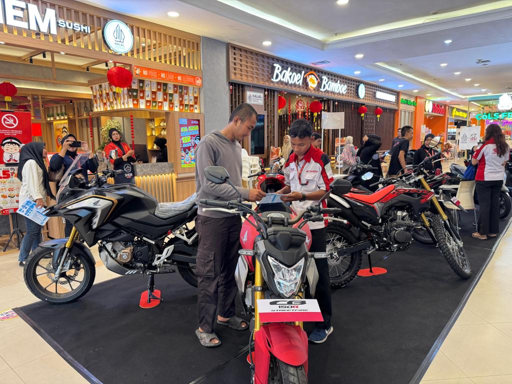 Pameran Motor Sport Honda di Mal Ciputra Pekanbaru Banjir Promo