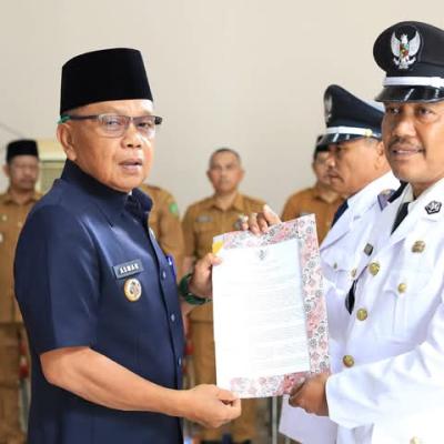 Plt Bupati Asmar Lantik Pj Kades Alahair dan Wonosari