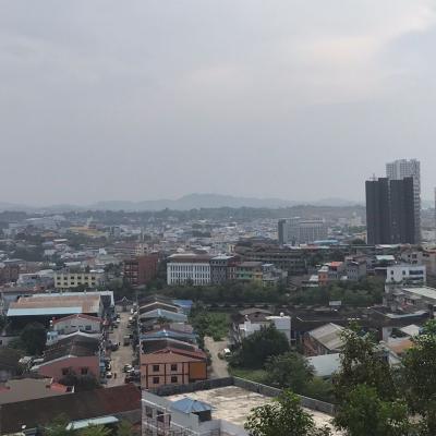 Prakiraan Cuaca Kepri Hari Ini: Cerah Berawan hingga Hujan Ringan