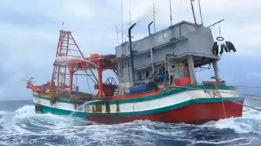 PSDKP Tangkap 2 Kapal Ikan Ilegal Vietnam di Laut Natuna Utara, 30 ABK Diamankan