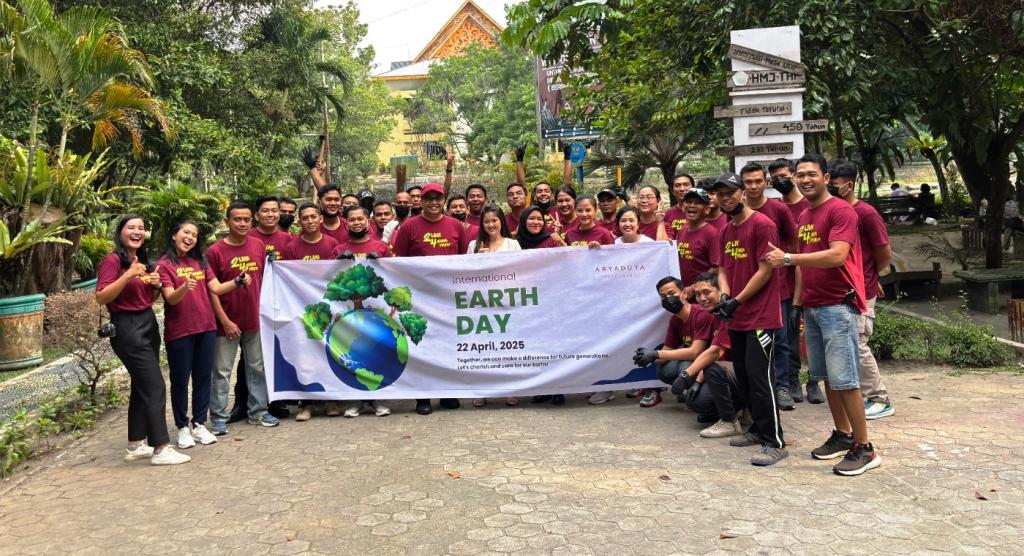 Peringati Hari Bumi, Aryaduta Pekanbaru Galakkan Aksi Nyata Lewat Kegiatan Bersih-Bersih