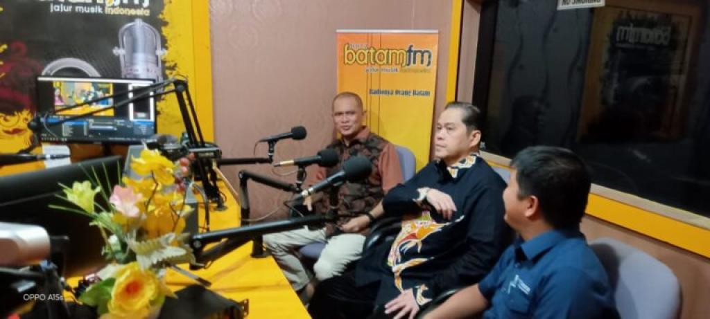 Talkshow di Batam FM, Ketua Fraksi PKB Surya Makmur Tegaskan Seluruh Warga Batam Berhak Dilayani Tanpa Tunda di Fasilitas Kesehatan