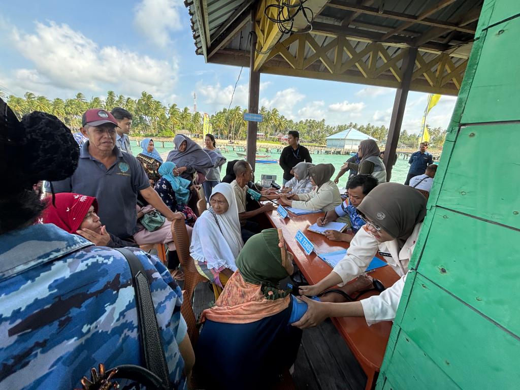 TNI AU Gelar Baksos dan Pemeriksaan Kesehatan di Natuna
